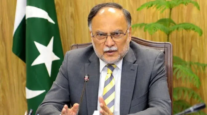 ترقیاتی بجٹ کی رقم رواں سال کے مقابلے میں 100 ارب روپے کم ہے: احسن اقبال