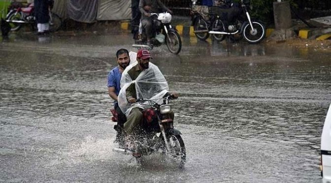 کراچی میں آج اور کل گرج چمک کے ساتھ بارش کا امکان