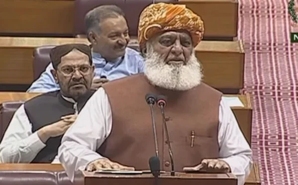 پاکستان، ایران کے ساتھ کھڑا ہو: فضل الرحمان