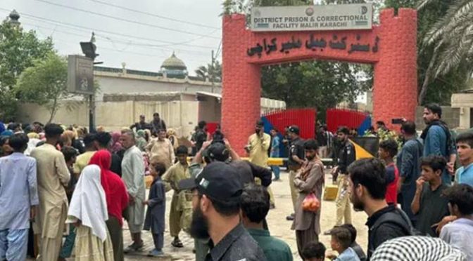 ‘جیل بھی لوٹ لیا’ قیدی کینٹین سے لاکھوں روپےکا سامان بھی لے بھاگے
