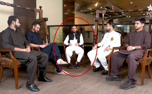 اب کھلاڑی کھیلیں بھی، اور میزبان بھی بنیں