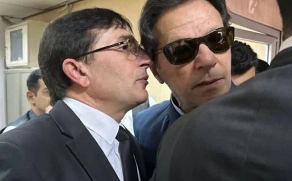 بیرسٹر گوہر کی عمران خان سے ملاقات، احتجاج میں عدم شرکت پر لوگوں کو پارٹی سے نہ نکالنے کی درخواست