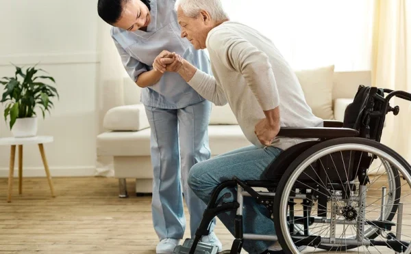 دن میں زیادہ کھڑے ہونا معمر افراد میں دل کی صحت بہتر کرتا ہے، تحقیق