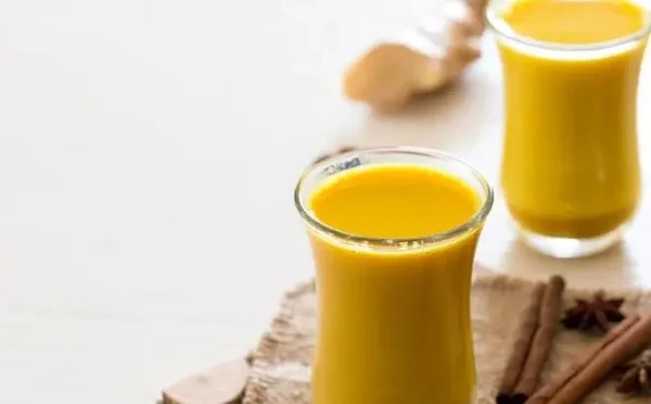 ہلدی والے دودھ کے حیرت انگیز فوائد