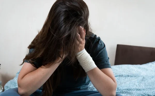 نیند کی کمی نوجوانوں کو خوداذیتی پر ابھار سکتی ہے، تحقیق