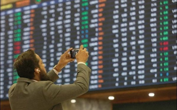 پاکستان اسٹاک ایکسچینج میں کاروبار کی اُڑان جاری؛ انڈیکس آج بھی نئی بلند ترین سطح پر