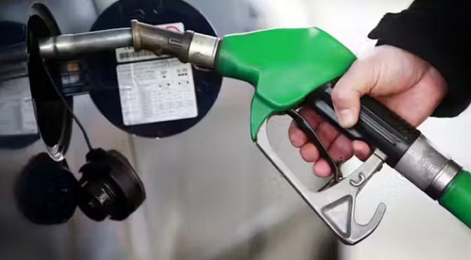 حکومت نے آئندہ 15 روز کیلئے پیٹرولیم مصنوعات کی قیمتوں کا اعلان کردیا