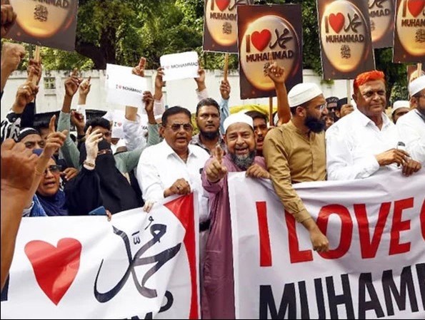 بھارت میں عقیدتِ رسول جرم بن گیا، ’آئی لو محمد ﷺ‘ کہنے پر مسلمانوں پر پولیس کا تشدد