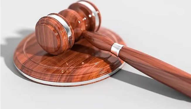 وکیل نے اپنے ہی موکل کے خلاف مقدمہ دائر کردیا