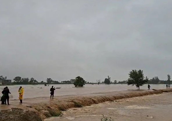 ملتان میں جلالپور پیروالا میں مقامی بند ٹوٹنے سے درجنوں بستیاں زیر آب، ایمرجنسی نافذ