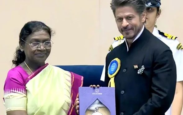 شاہ رخ خان کو 33 سال بعد بالآخر پہلا نیشنل فلم ایوارڈ مل گیا