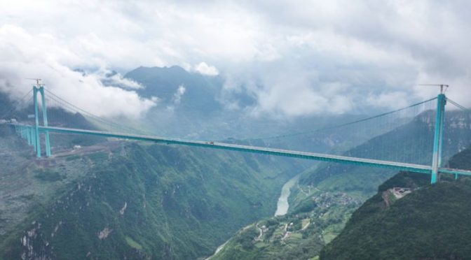 چین میں دنیا کا بلند ترین پل 28 ستمبر کو ٹریفک کیلئے کھل جائیگا، اونچائی حیران کردینے والی
