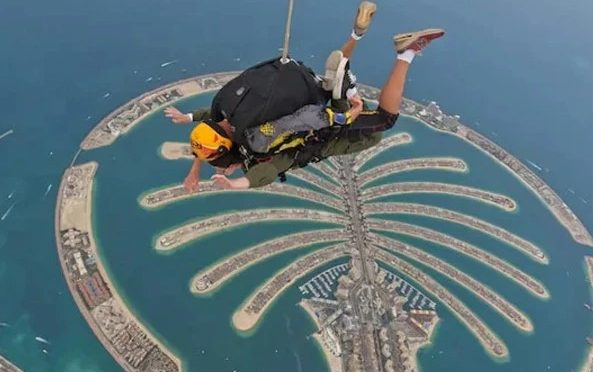 ۔71 سالہ بھارتی خاتون کا کارنامہ؛ 13 ہزار فٹ کی بلندی سے اسکائے ڈائیونگ