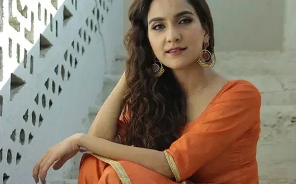 ایک اور پاکستانی اداکارہ کی طلاق، وجہ بھی سامنے آگئی۔