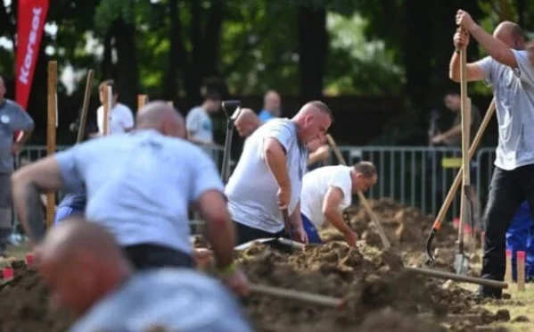 ہنگری میں قبر کھودنے کے عالمی مقابلے کا انعقاد