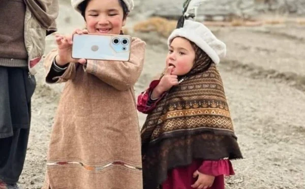 ننھے یوٹیوبرز شیراز اور مسکان نے گاؤں کے خستہ حال اسکول کو جدید تعلیمی ادارے میں بدل دیا