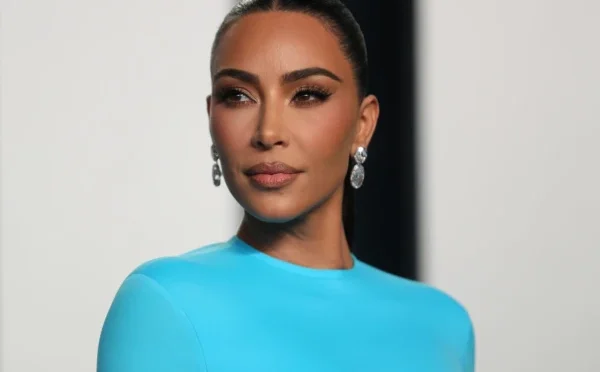 کِم کارڈیشین 44 برس کی عمر میں اتنی فٹ کیسے ہیں؟