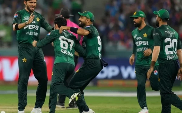 ایشیا کپ فائنل میچ دلچسپ مرحلے میں داخل، بھارت کو جیت کیلیے 2 اوورز میں 17 رنز درکار