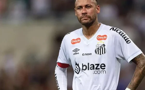 نامعلوم ارب پتی نے اپنی تمام جائیداد معروف فٹبالر کے نام کردی