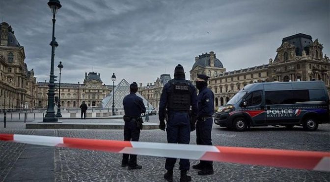 پیرس کے میوزیم سے فلمی انداز میں تاریخی زیورات چوری