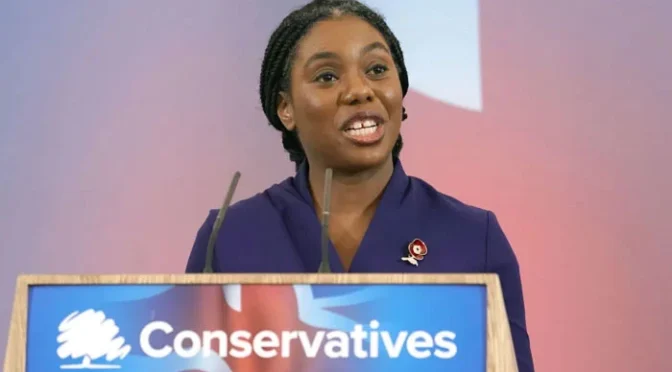 ٹوری قانونی طور پر آباد افراد کو ملک بدر نہیں کریں گے: بیڈینوخ کی وضاحت