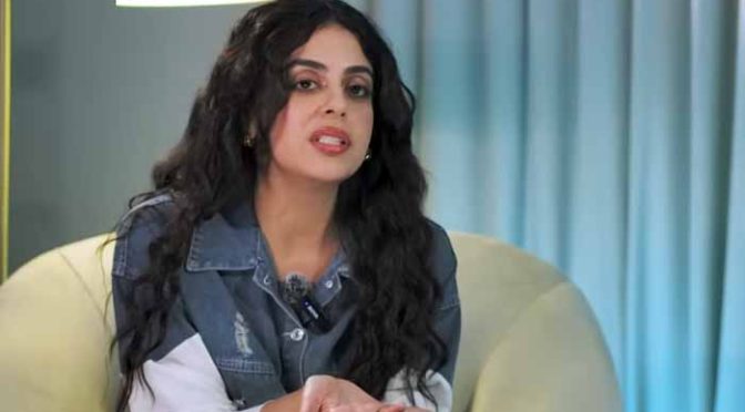 نیل پالش اور مغربی لباس میں نماز پڑھنے پر کہا گیا آپ کی نماز کیسے قبول ہوگی؟ یشما گل