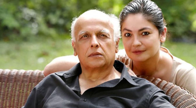 والد شراب پی کرگھر آئے تو والدہ نے بالکونی میں بند کردیا تھا: پوجا بھٹ