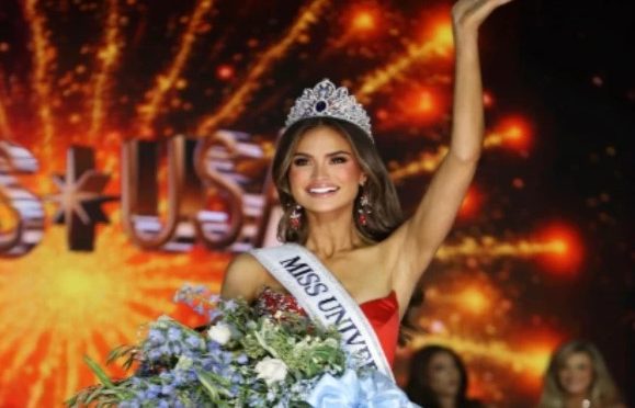 مس یونیورس کا تاج امریکی ریاست نبراسکا کی ماڈل کے سر سجا دیا گیا