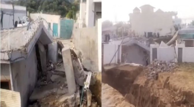 آزاد کشمیر: میرپور میں منگلا ڈیم سے ملحقہ علاقے میں زمین سرکنے سے کئی مکانات دھنس گئے