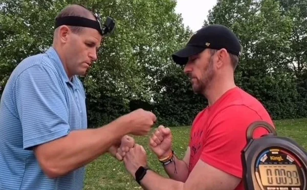 کم وقت میں زیادہ فسٹ بمپ کا گینیز ورلڈ ریکارڈ