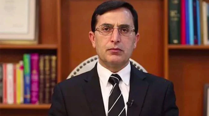 بیرسٹر گوہر نے 27ویں ترمیم کو وفاق کیلئے خطرہ قرار دے دیا