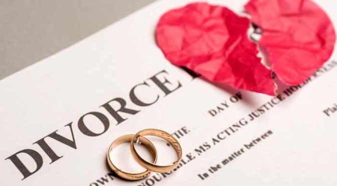 چینی شہری نے ساری کمائی بیوی پر اڑادی، نوکری جانے پر اسے چھوڑ کر چلی گئی