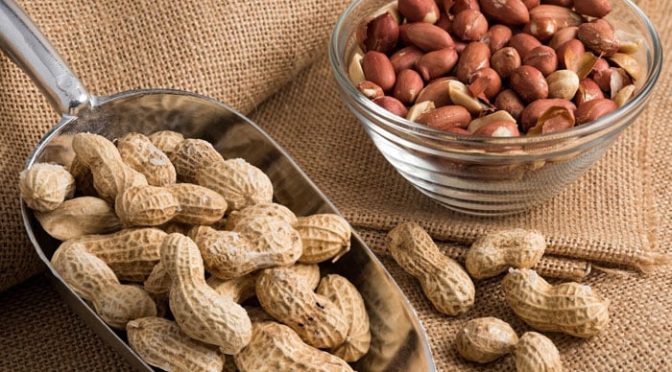 مونگ پھلی کھانے کے بعد پانی پینے سے کیا ہوتا ہے؟