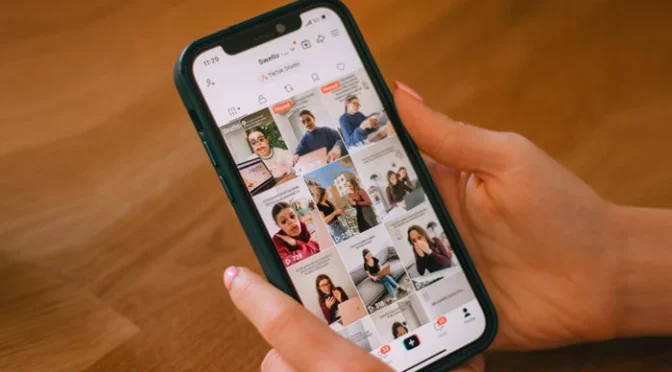 حد سے زیادہ اسکرولنگ دماغ کو نقصان پہنچاتی ہے: نئی تحقیق نے خطرے کی گھنٹی بجا دی