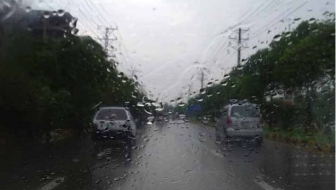 راولپنڈی میں بارش کے ساتھ شدید ژالہ باری، فضائی آلودگی میں کمی