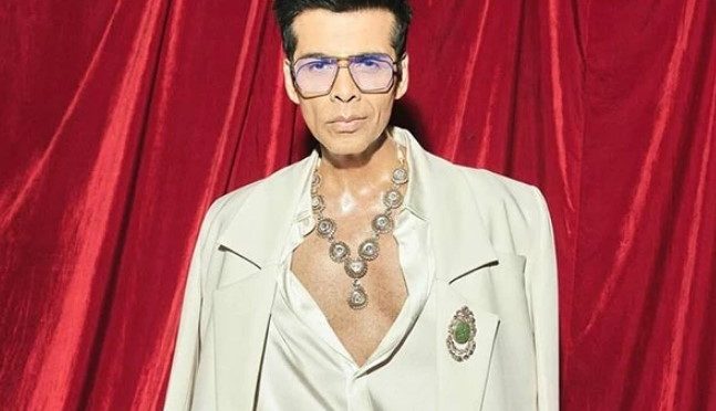 یہ سوچ غلط ہے کہ لڑکے گلابی رنگ نہ پہنیں، کرن جوہر