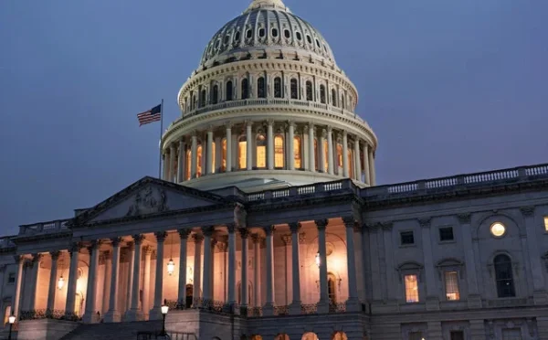 امریکی تاریخ کا طویل ترین شٹ ڈاؤن ختم، سینیٹ اور ایوان نمائندگان نے تاریخی بل منظور کر لیا