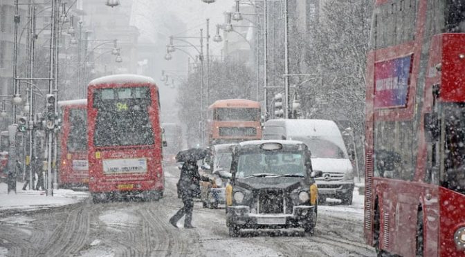 برطانیہ میں آئندہ ہفتے شدید برفباری کی وارننگ جاری