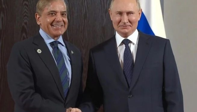 پیوٹن سے ملاقات میں انتظار پر جھوٹی خبر؟ آر ٹی انڈیا نے وزیراعظم شہباز شریف سے متعلق پوسٹ حذف کر دی