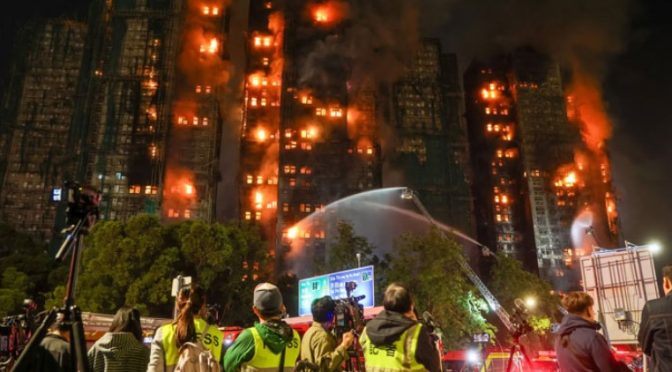 ہانگ کانگ: رہائشی عمارتوں میں ہولناک آتشزدگی، ہلاکتوں کی تعداد 151 ہوگئی