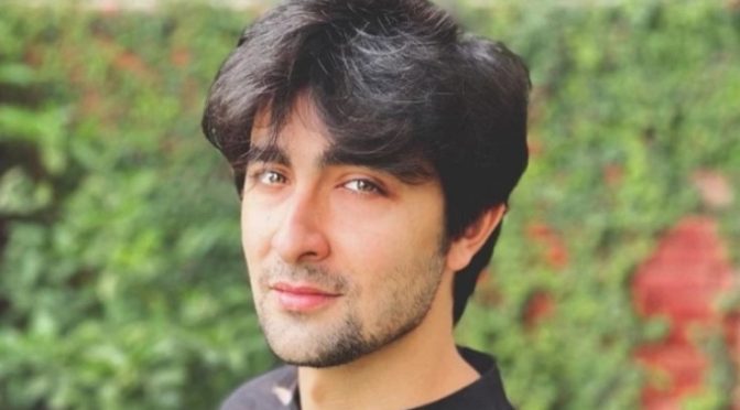 معروف اداکار خاقان شاہنواز نے اداکارہ سبینہ سید سے منگنی کرلی