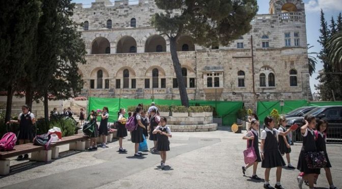 اسرائیلی کریک ڈاؤن پر مقبوضہ بیت المقدس میں نجی اسکولز کی ہڑتال، ہزاروں طلبا متاثر
