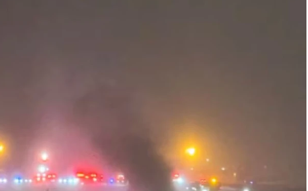 امریکا میں نجی جیٹ طیارہ ٹیک آف کے دوران تباہ، آٹھ افراد سوار تھے