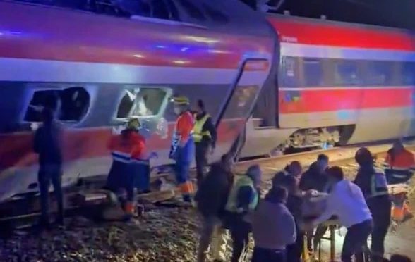 اسپین، دو ٹرینوں کے درمیان خوفناک تصادم، 21 افراد ہلاک، 100 سے زائد زخمی
