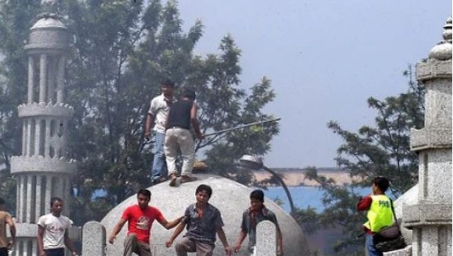 نیپال میں مسجد پر حملہ اور بے حرمتی پر ہنگامے پھوٹ پڑے؛ کرفیو نافذ