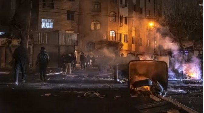 ایران میں پُرتشدد مظاہروں کا سلسلہ رک گیا، انٹرنیشنل کالز بحال، انسانی حقوق تنظیم کا 2403 ہلاکتوں کا دعویٰ