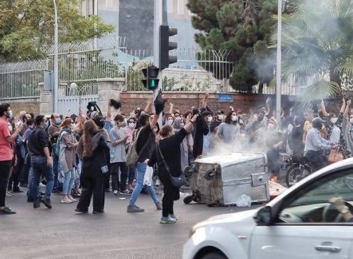 ایران میں چھٹے روز بھی پرتشدد مظاہرے، سرکاری اور تعلیمی ادارے بند