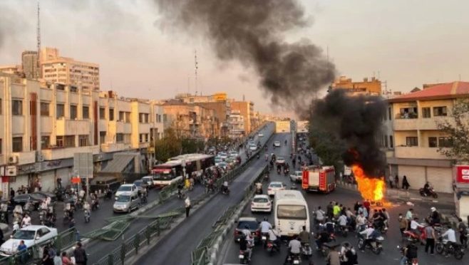 ایران میں مہنگائی کے خلاف خونریز مظاہرے، جھڑپوں میں 6 افراد ہلاک