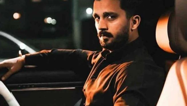 فیملی تنازعات کے بعد رجب بٹ نے اپنا یوٹیوب اور انسٹاگرام اکاؤنٹ بند کردیا