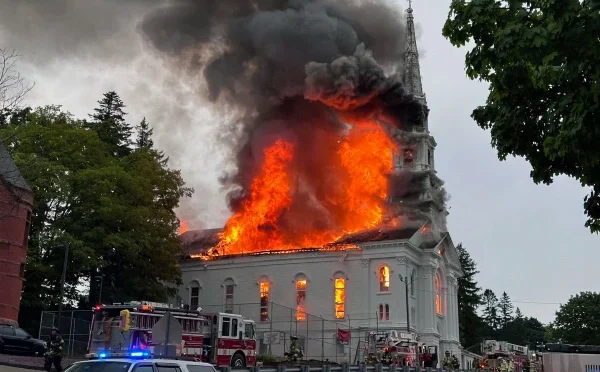 سالِ نو پر ایمسٹرڈیم کے 156 سال قدیم چرچ میں ہولناک آتشزدگی؛ ایمرجنسی نافذ